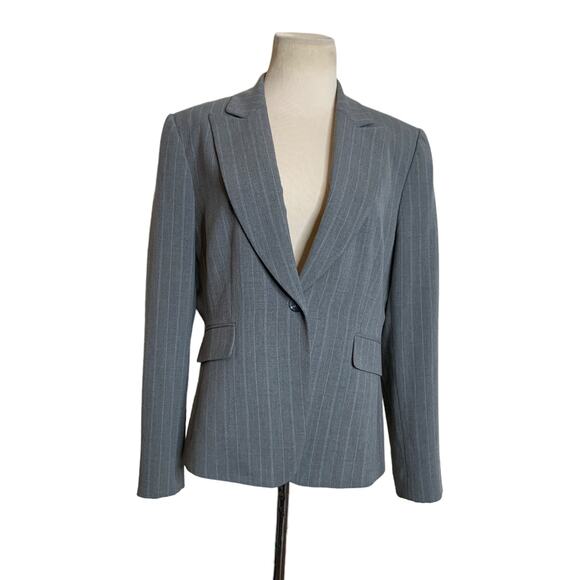 Tahari gray pin stripe one button blazer size 12P - Picture 1 of 10